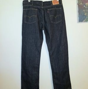 Men's Levi's 38 x 32 they are dark blue